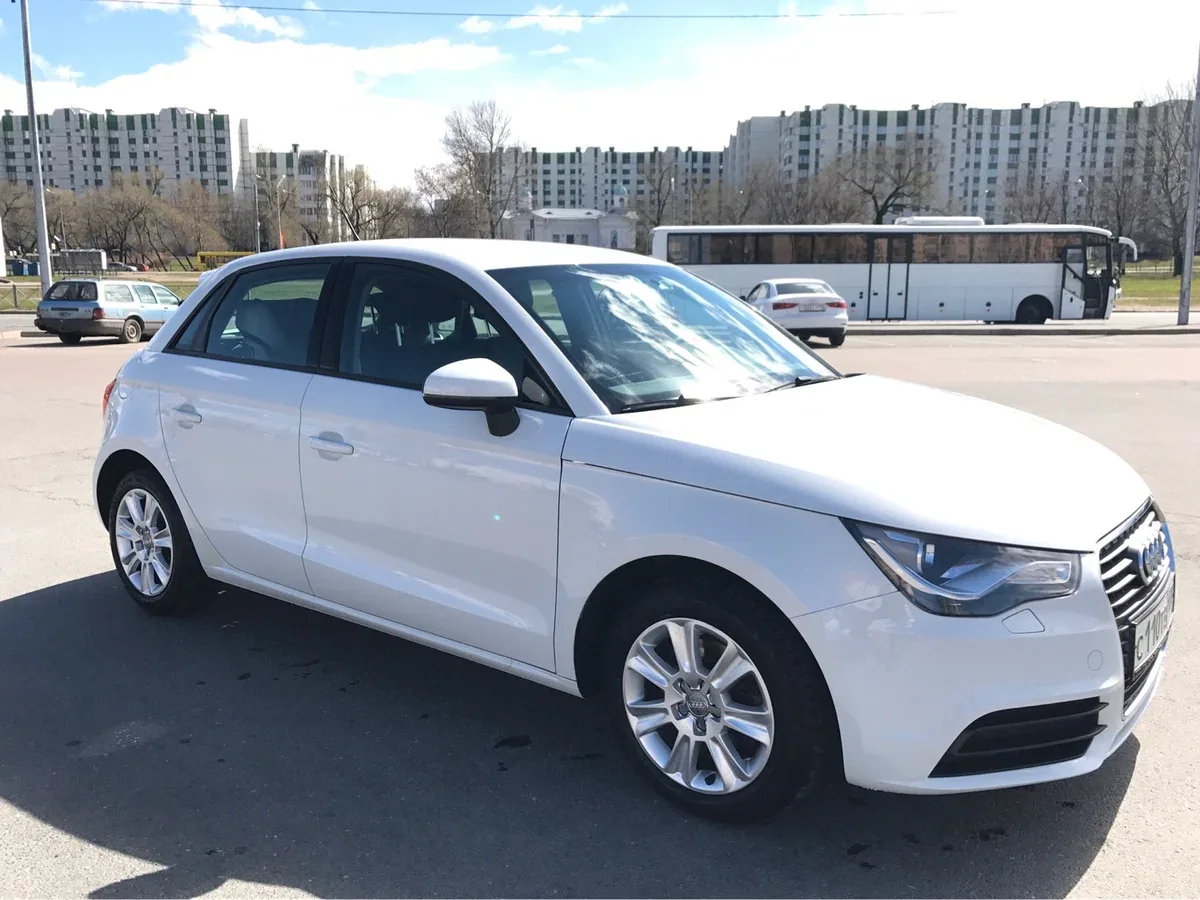 Audi A1 8X — фото поколения