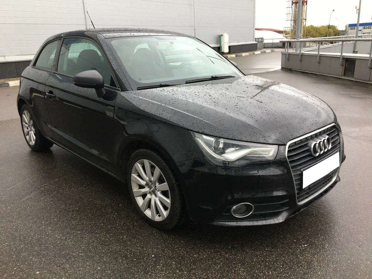 Audi A1 8X — фото поколения