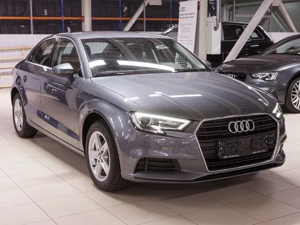 Audi A3 8V — фото поколения