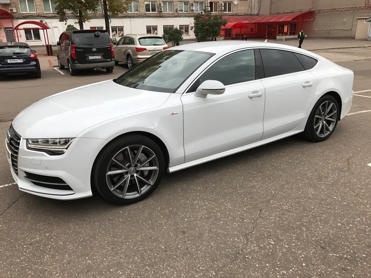 Audi A7 C7 — фото поколения