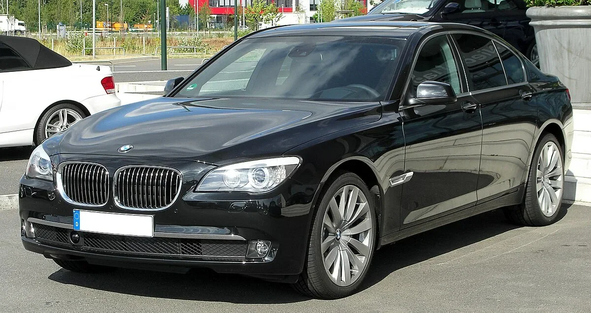 BMW 7 серия F01/F02 — фото поколения