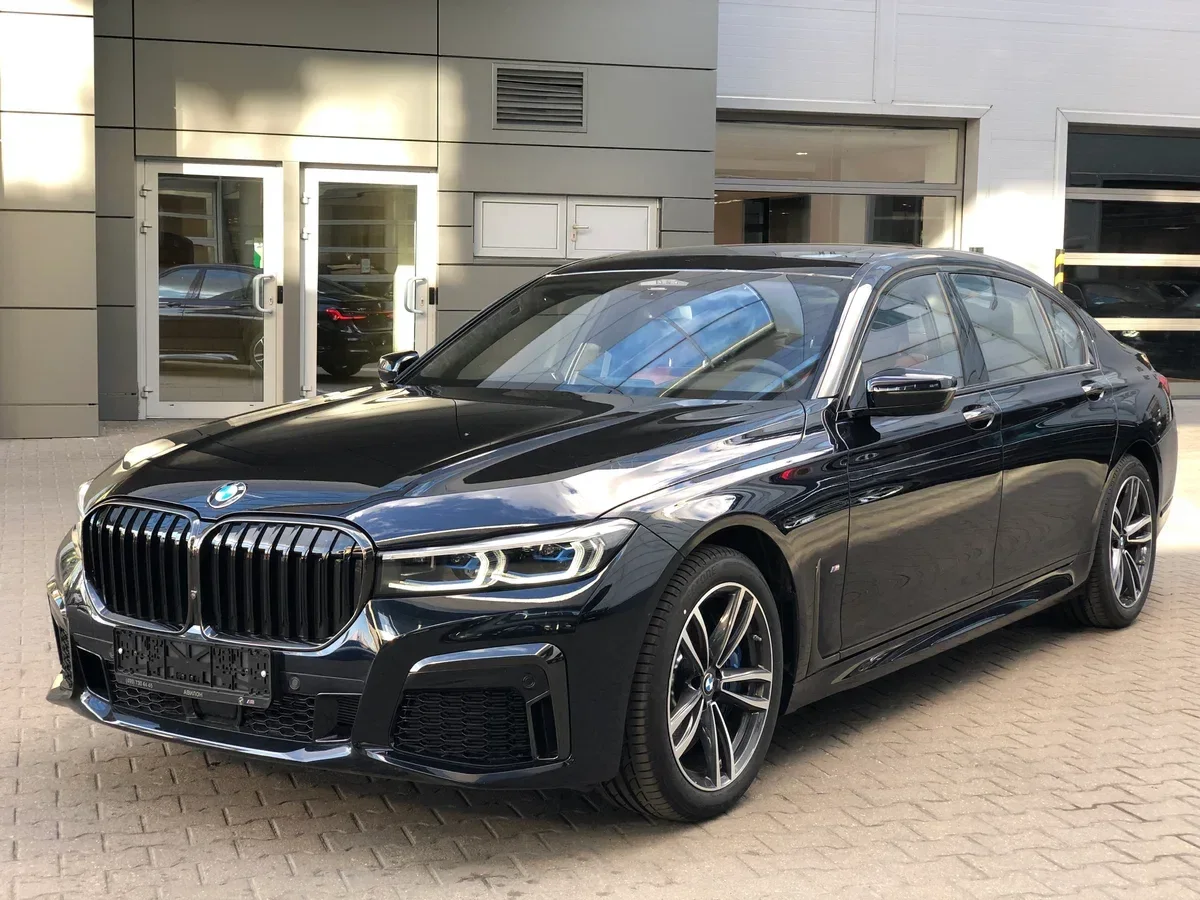 BMW 7 серия G11/G12 — фото поколения