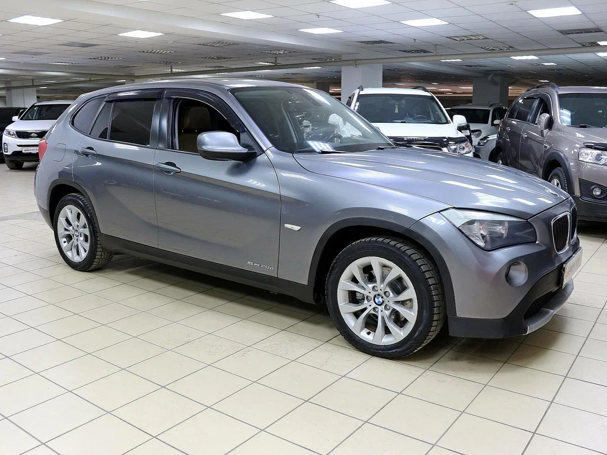 BMW X1 E84 — фото поколения