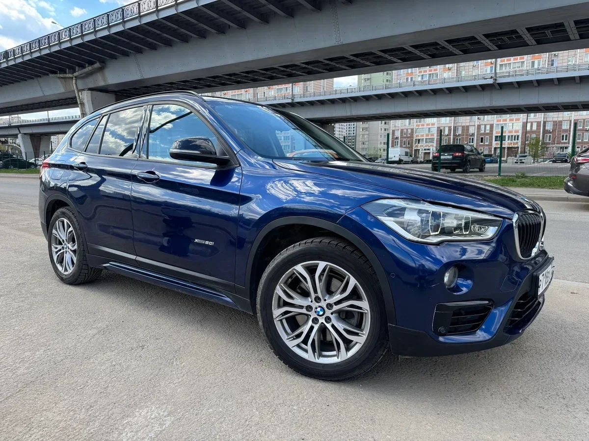 BMW X1 F48 — фото поколения