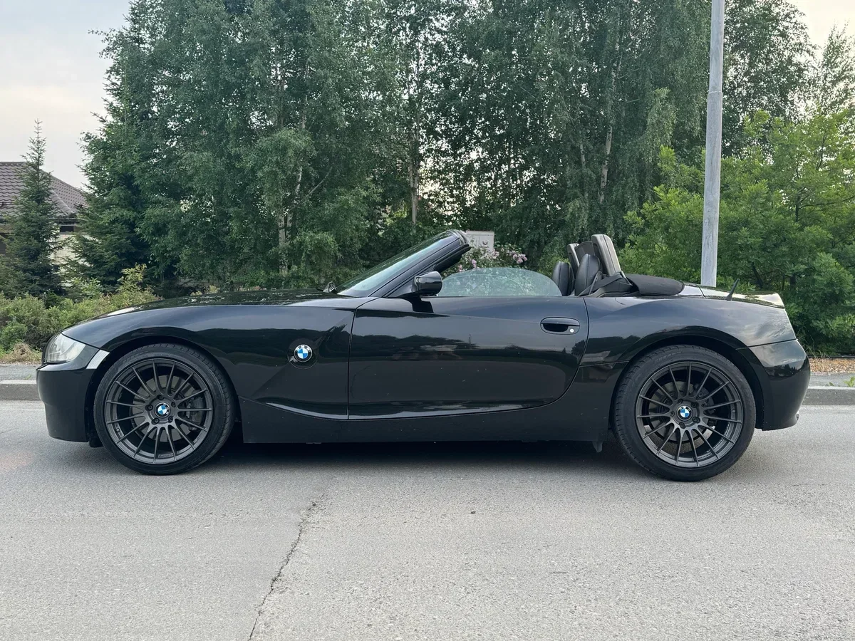 BMW Z4 E85/E86 — фото поколения