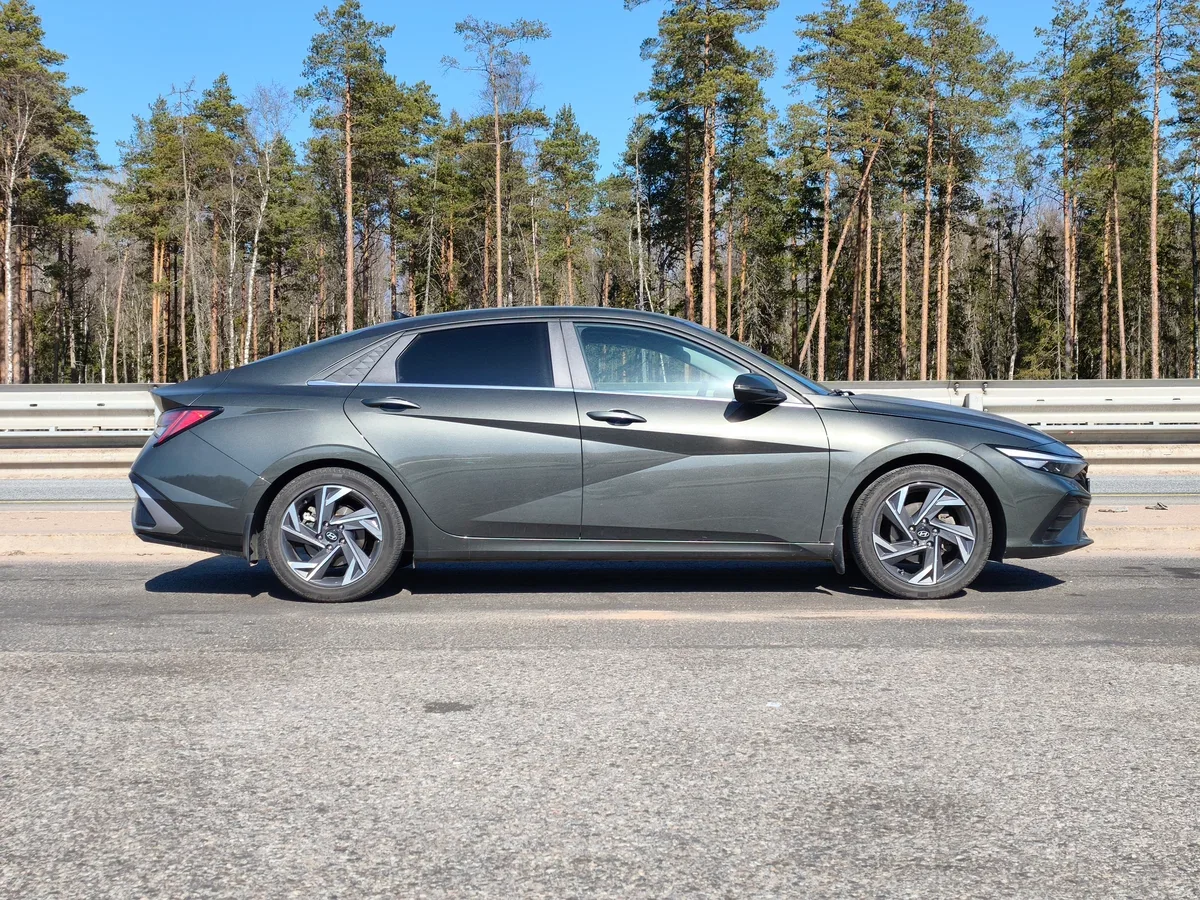 Hyundai Elantra CN7 — фото поколения