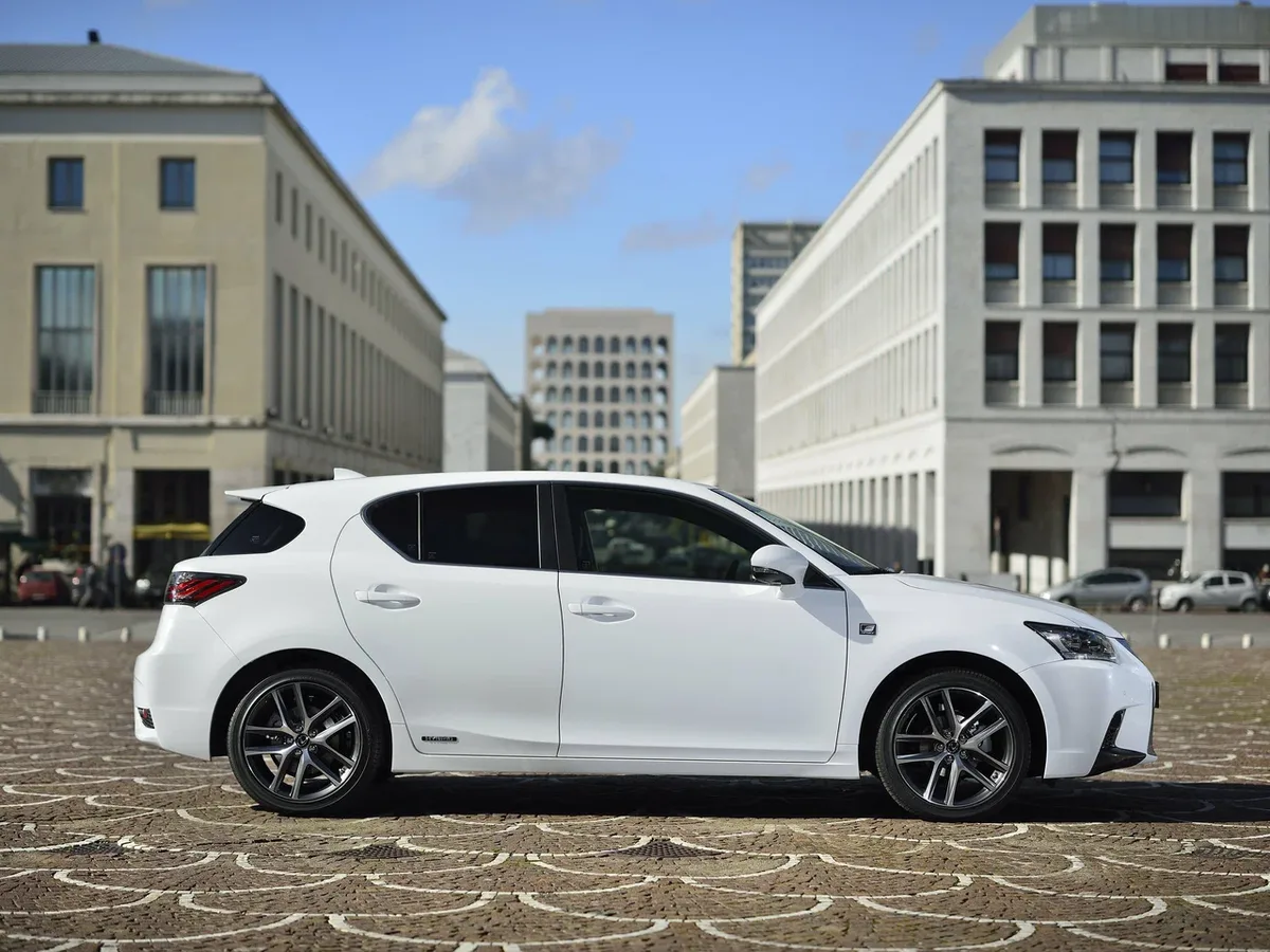 Lexus CT ZWA10 — фото поколения