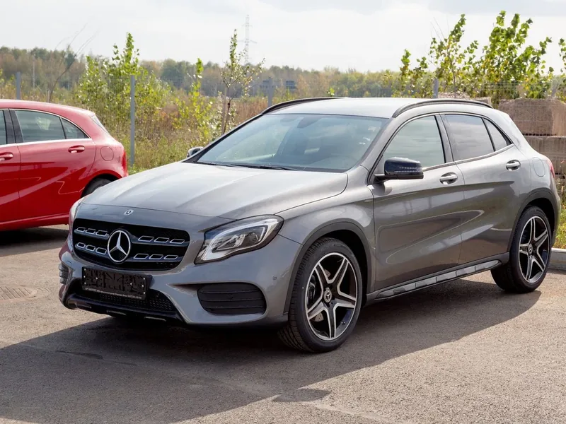 Mercedes-Benz GLA X156 рестайлинг — фото поколения