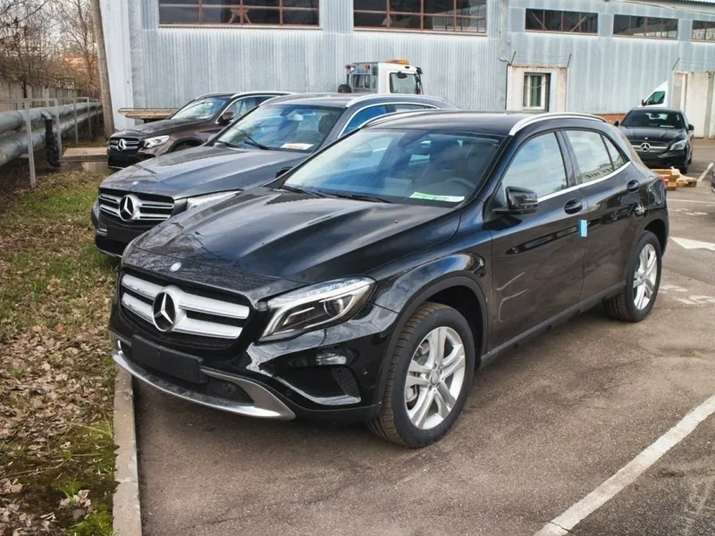 Mercedes-Benz GLA X156 — фото поколения