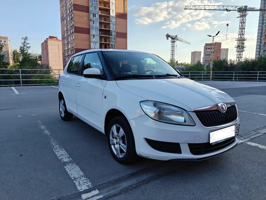 Skoda Fabia Mk2 — фото поколения