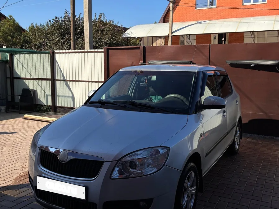 Skoda Fabia Mk2 — фото поколения