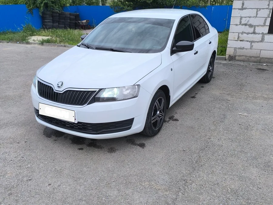 Skoda Rapid I — фото поколения