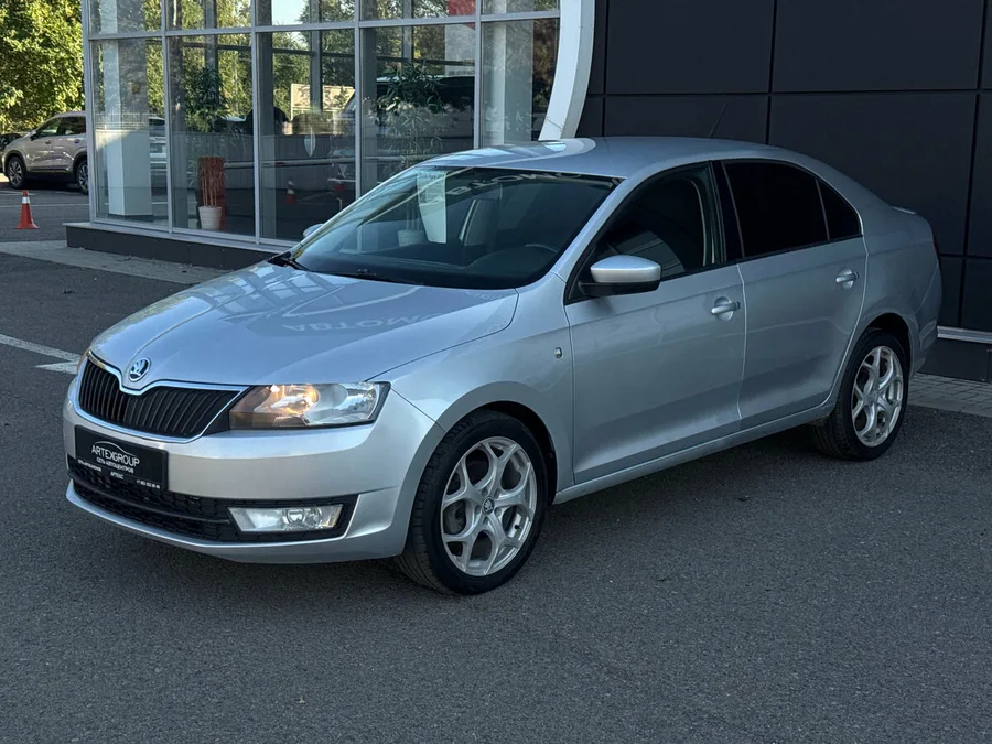 Skoda Rapid I — фото поколения