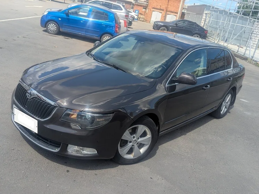 Skoda Superb II — фото поколения