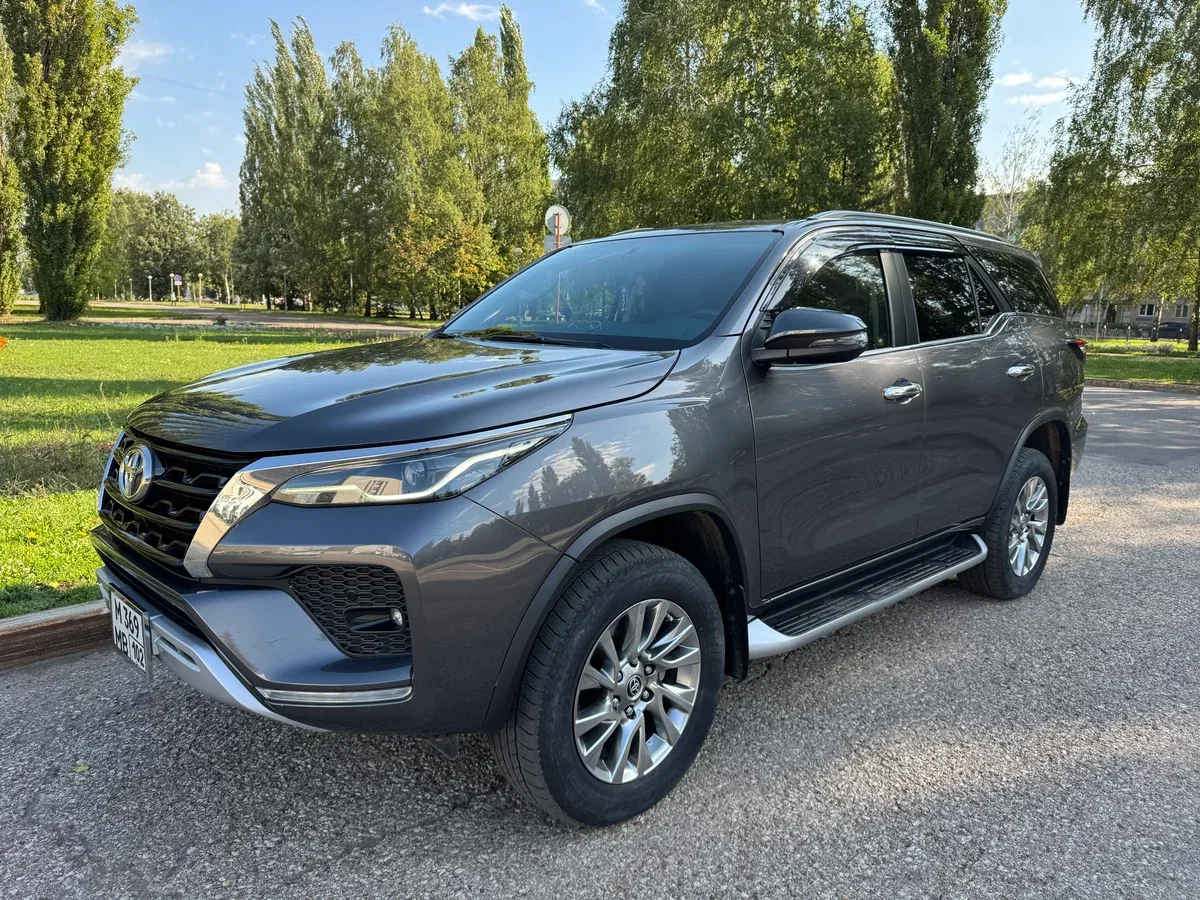 Toyota Fortuner AN160 — фото поколения