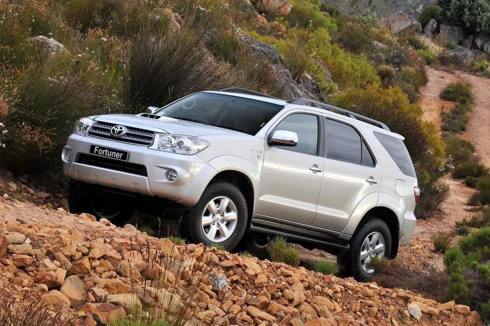 Toyota Fortuner AN50 — фото поколения