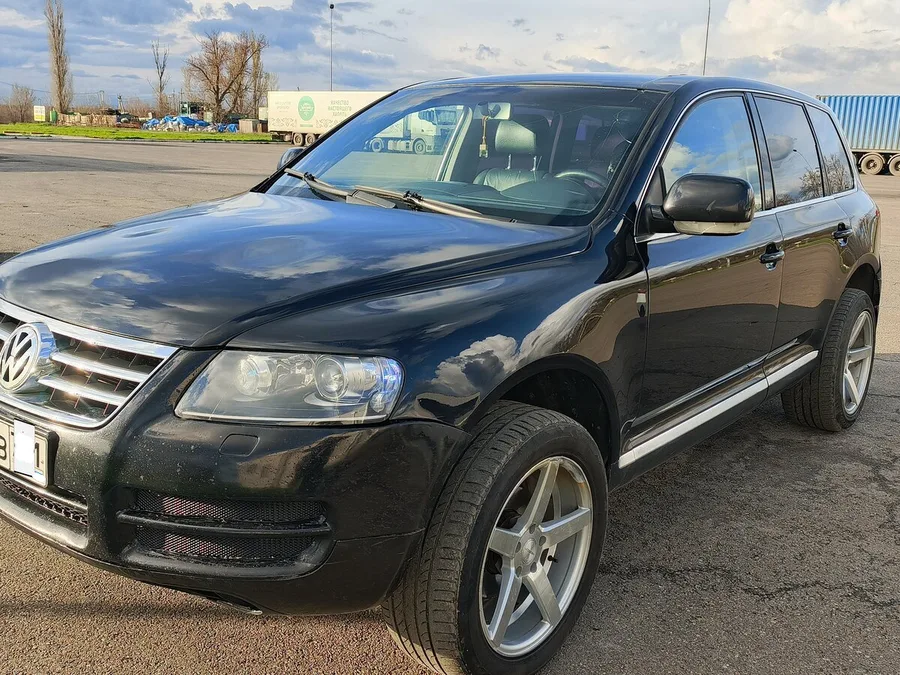Volkswagen Touareg I (7L) — фото поколения